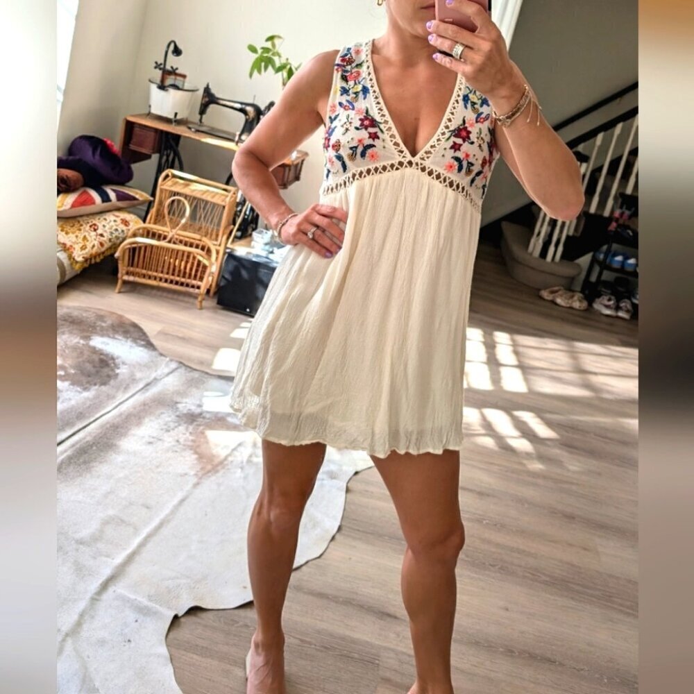 Boho soft mini dress with embroidery small - Picture 1 of 11